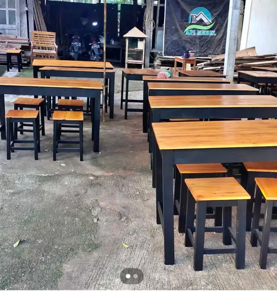 Di juwal meja kursi lestoran 1 set kursi 4 meja 1