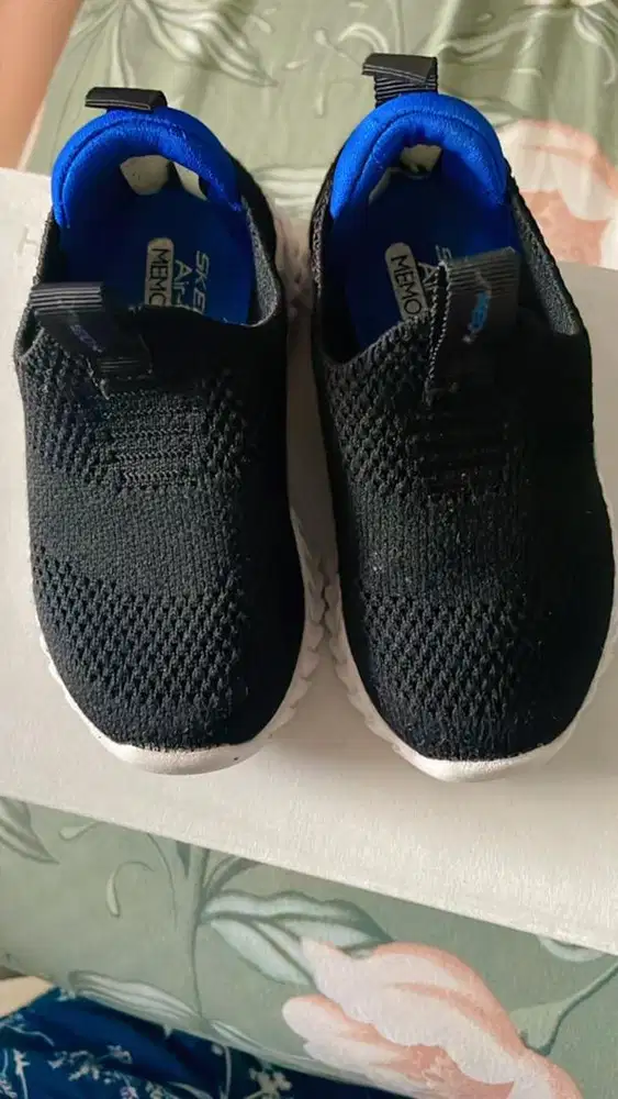 Sepatu sketchers baby