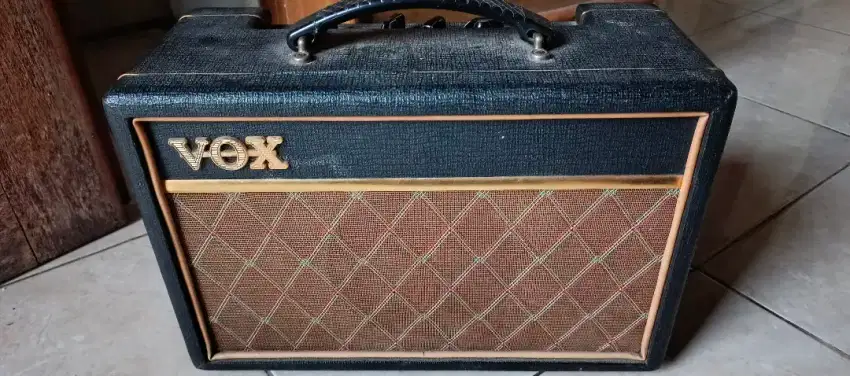 Sepaket gitar only squire sonic + ibanez TS9DX+amply vox pathfinder10