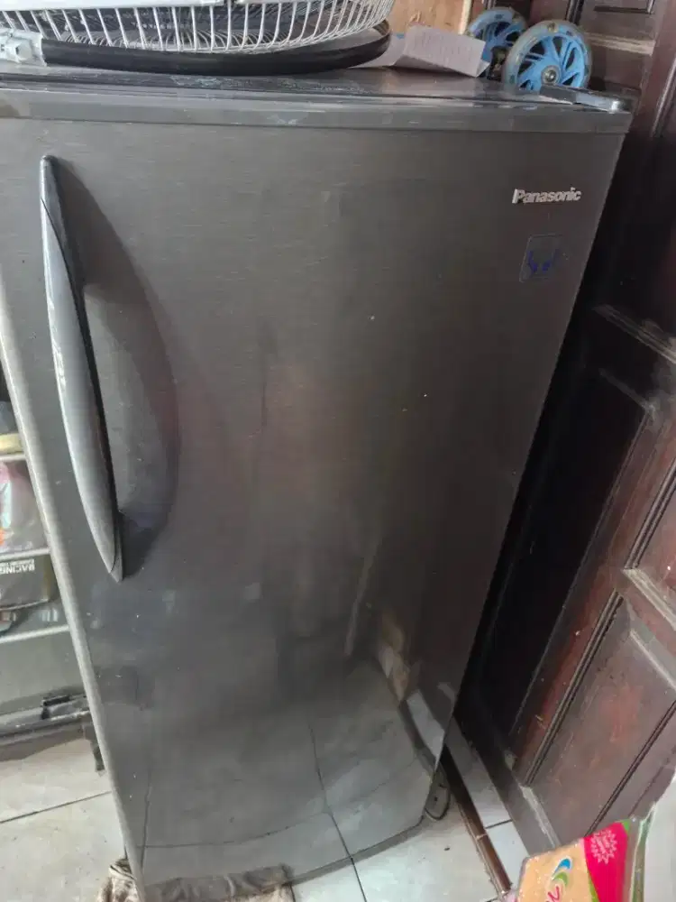 Frezeer Panasonic 1 pintu