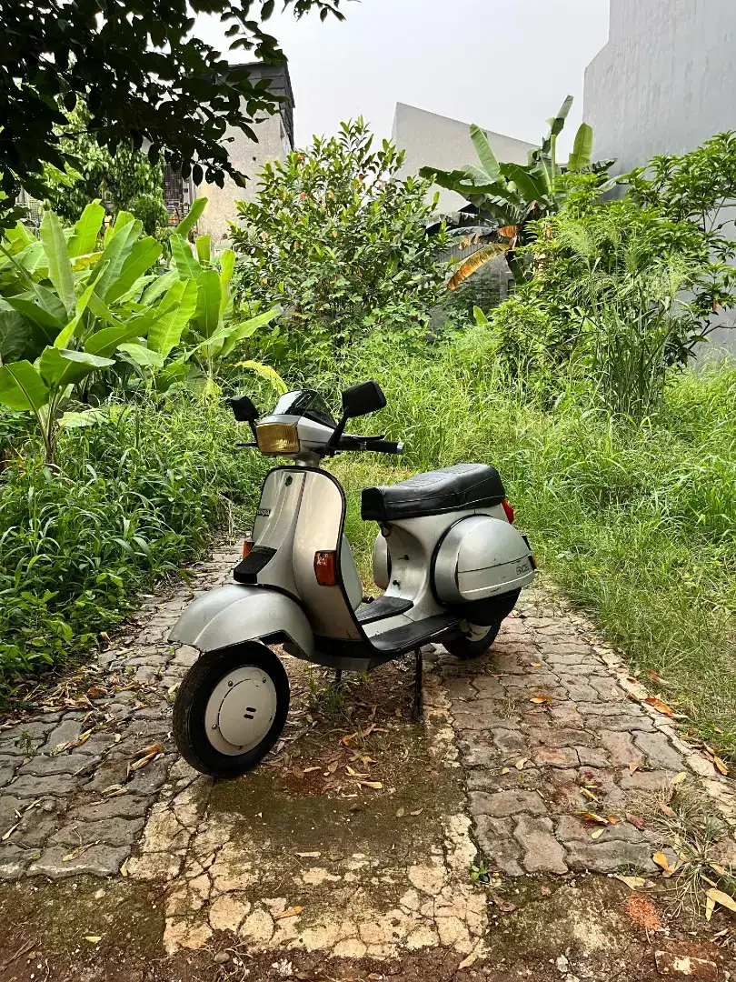 Vespa Excel 150 tahun 2000 Abu-abu zircon