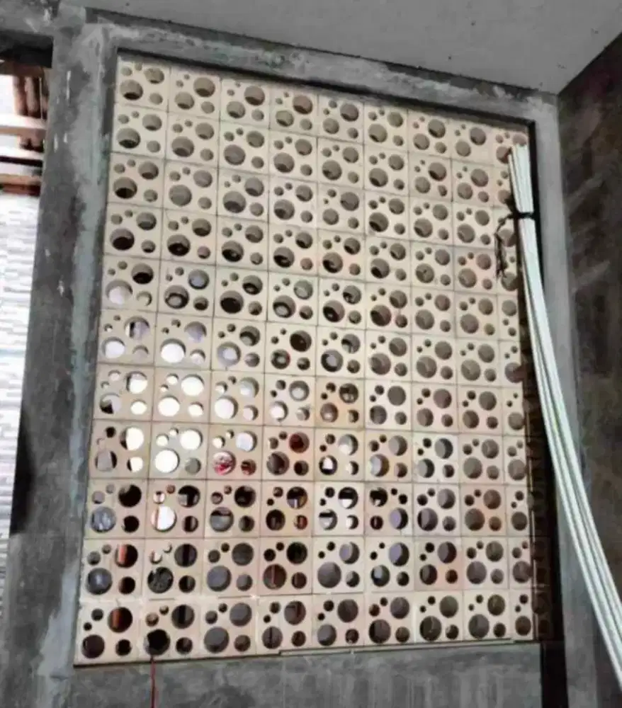 Roster dinding minimalis