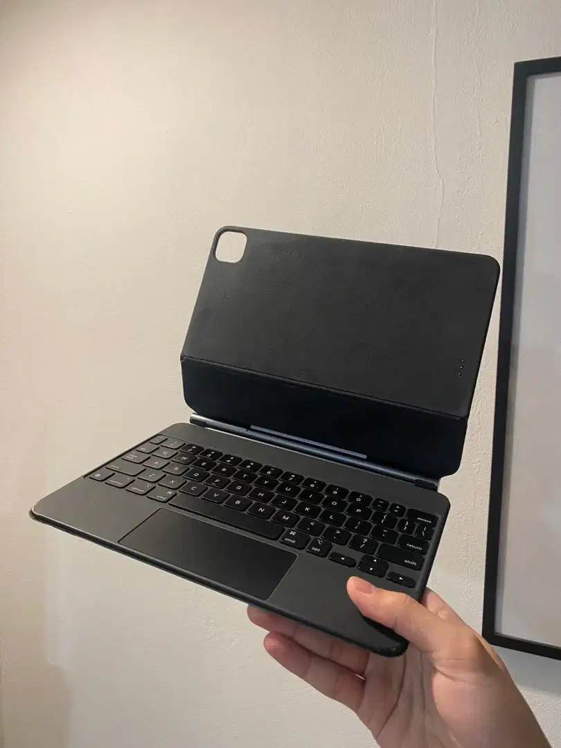 Apple Magic Keyboard Folio for Ipad Pro 11 inch 2020