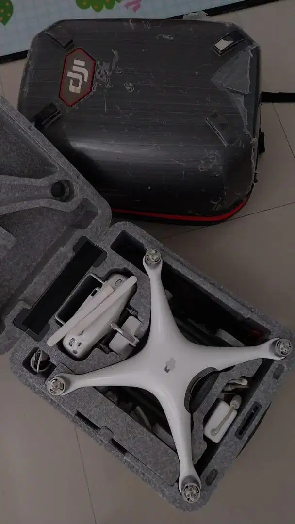 DRONE DJI PHANTOM 4