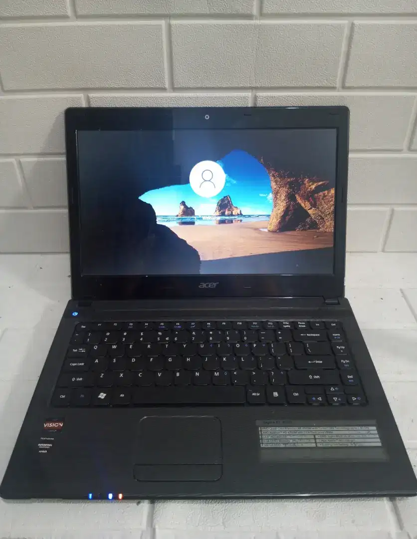 Acer E1-471G AMD A8-4500 Dual VGA DDR Ram 8GB SSD 128GB 14 2 jam
