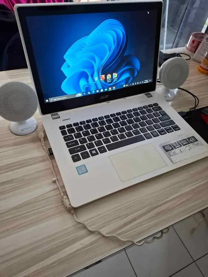 Laptop Acer V3 Touchscreen Core i5 Ram 6 Gb SSD 256 Gb KONDISI MINUS