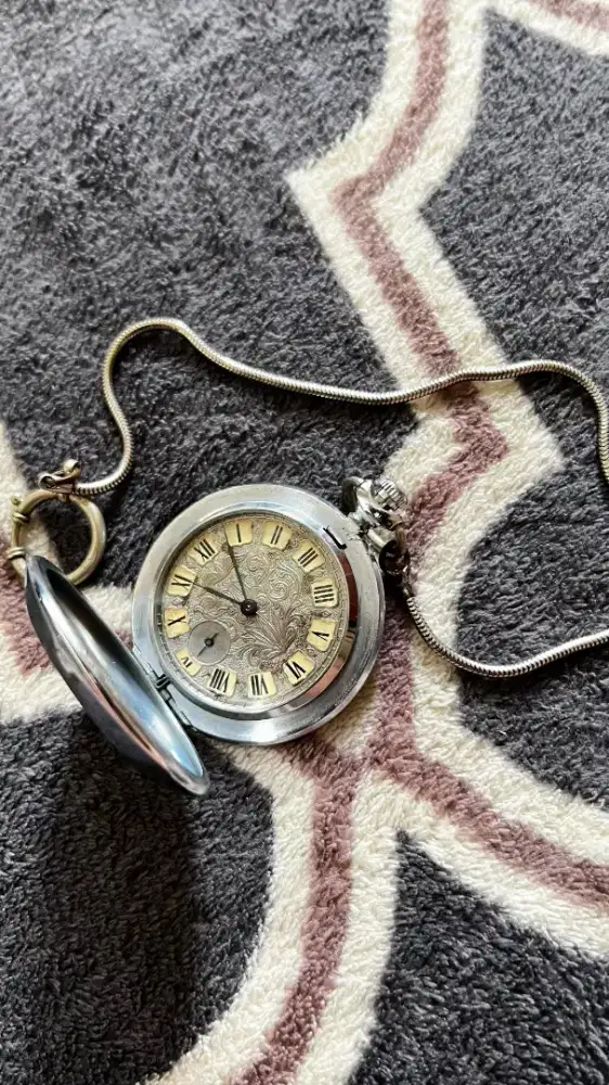 Jam rusia vintage antik soekarno