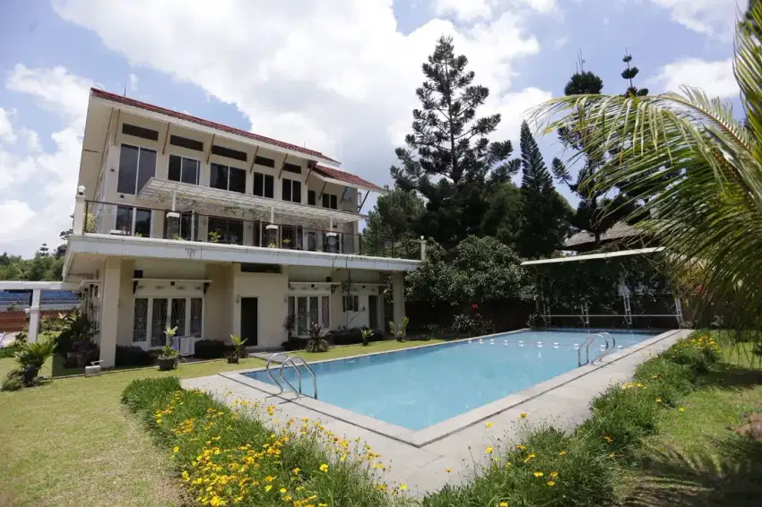 Villa Modern di Cisarua Fasilitas Lengkap Produktif(sewa 4-7 jt/hari)