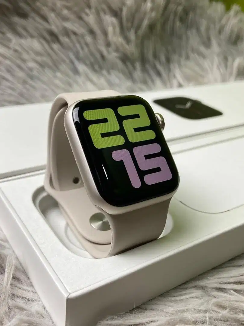 Apple Watch Series SE Gen 2 40mm Starlight