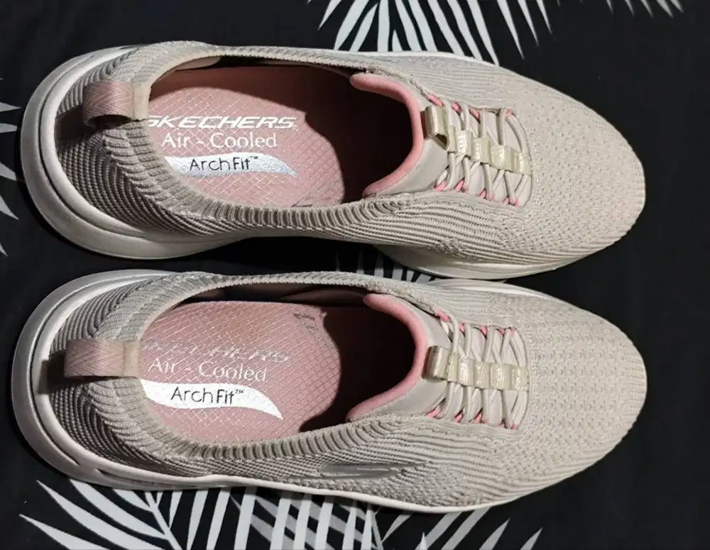 Skechers Go Walk Arch Fit Women's Walking Shoes Taupe