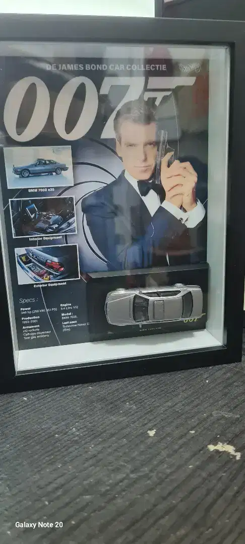 Custom frame & diecast E38 James Bond Tomorrow Never Die