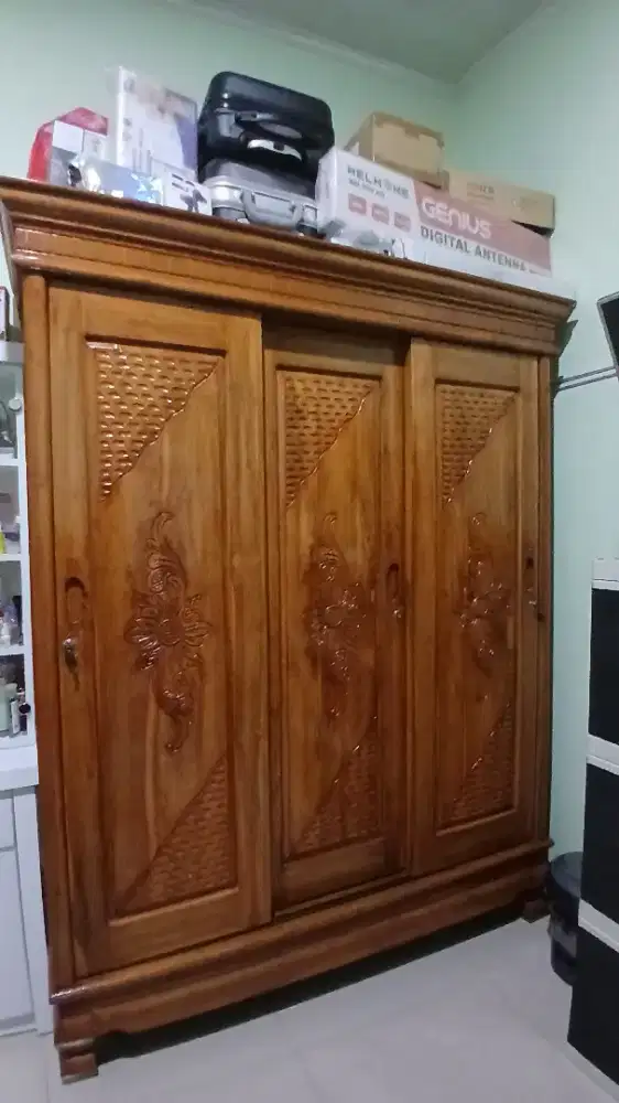 Lemari Kayu Jati Jepara Sliding Pintu 3