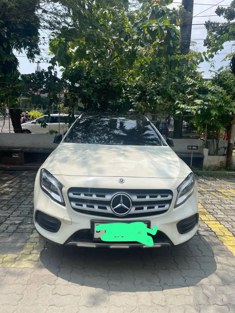 Mercedes Benz GLA 200 AMG AT