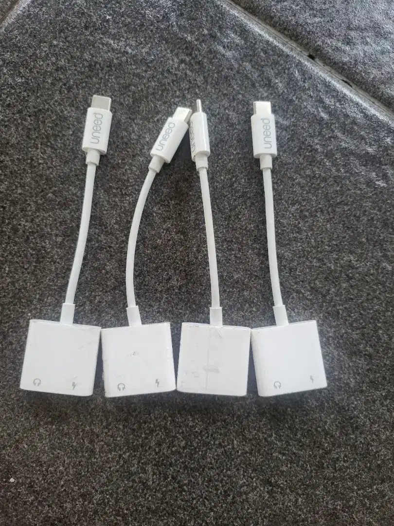 Kabel Audio Spliter Audio dan Power Lightning Uneed
