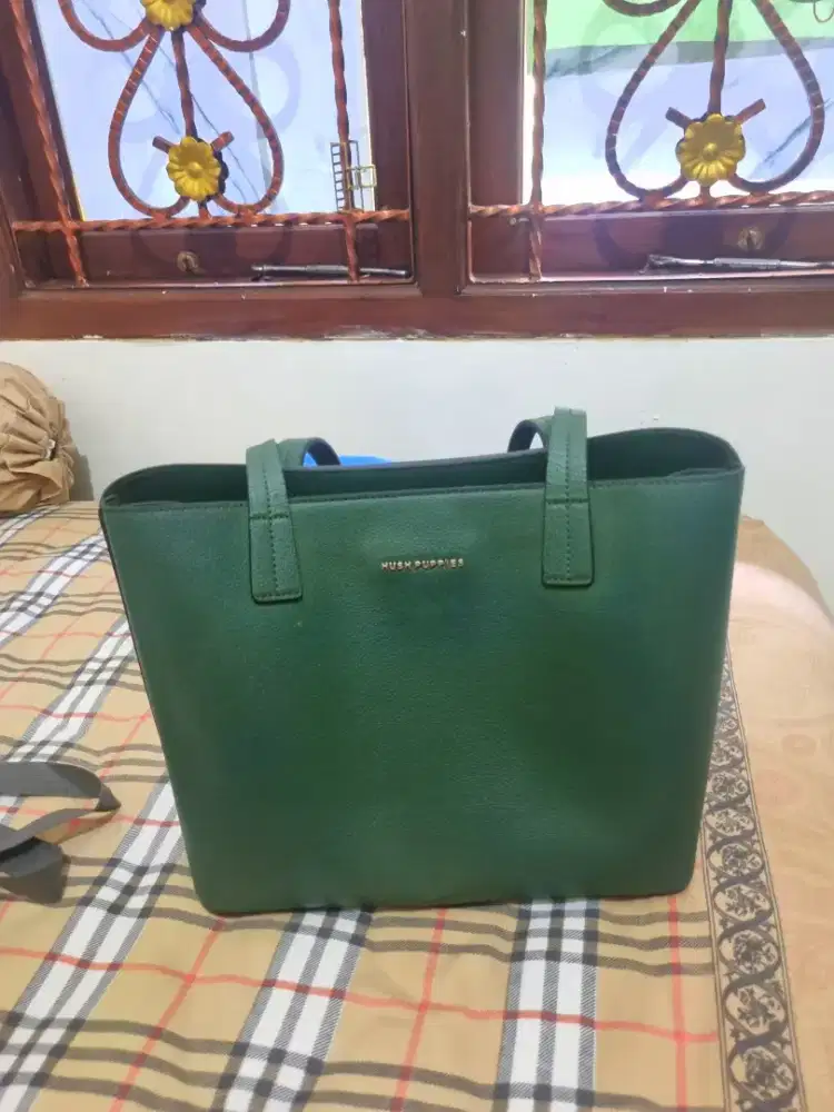 Tas Hush Puppies original store