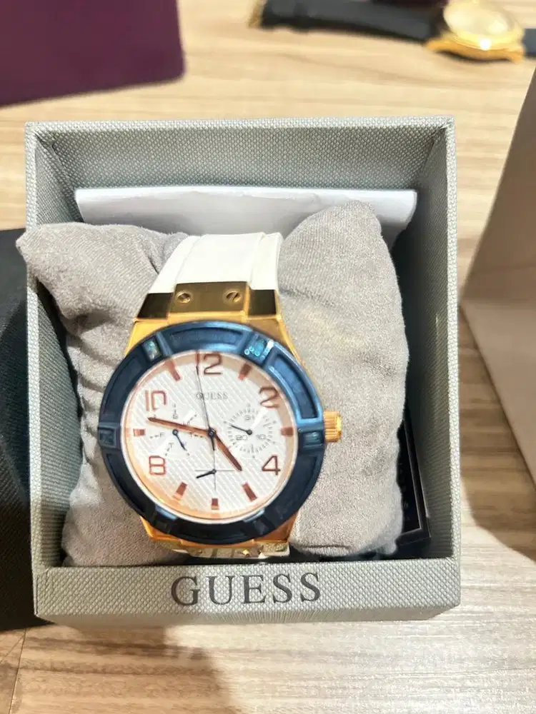 Guess sport putih