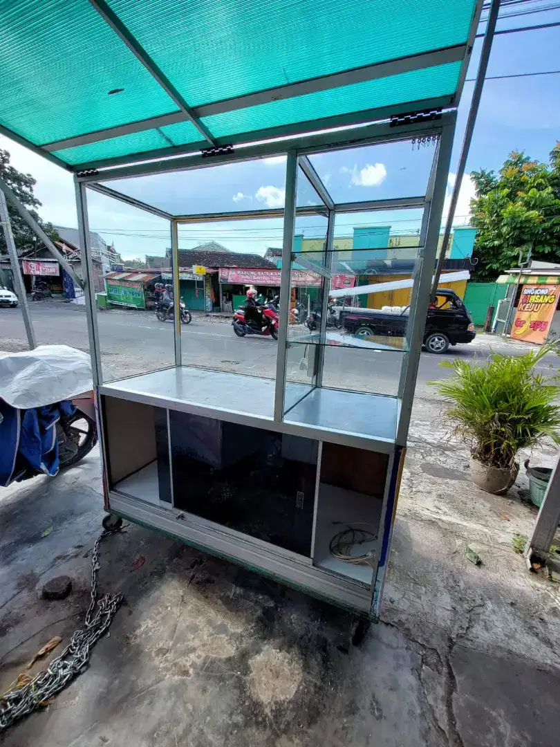 Gerobak etalase aluminium bekas baru layak pakai