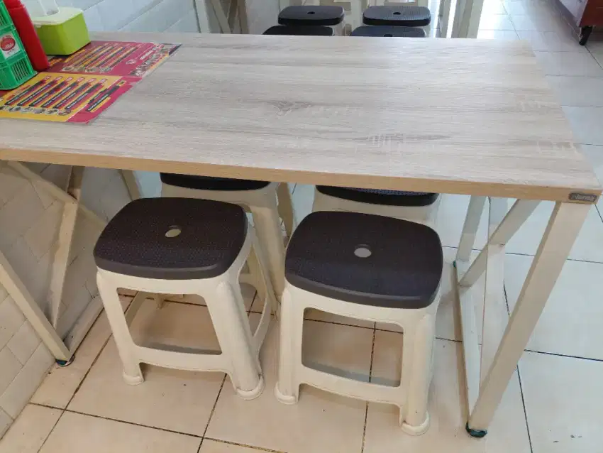Meja dan stool informa