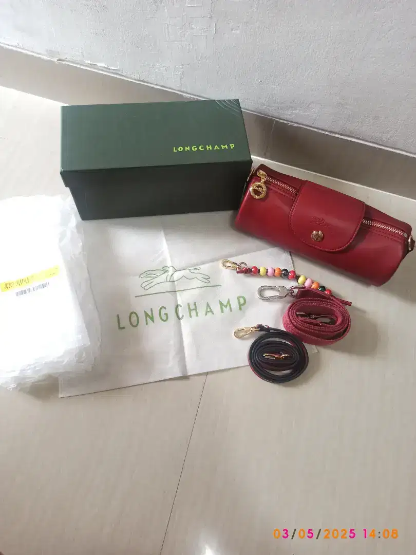 Tas Longchamp Merah Unik