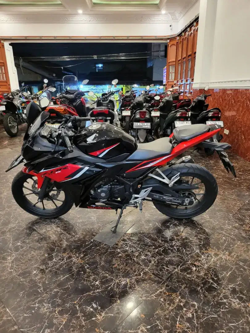 CBR 150 R ABS /CICILAN 0% VIA CC /GARANSI MESIN & FREE SERVICE 6X