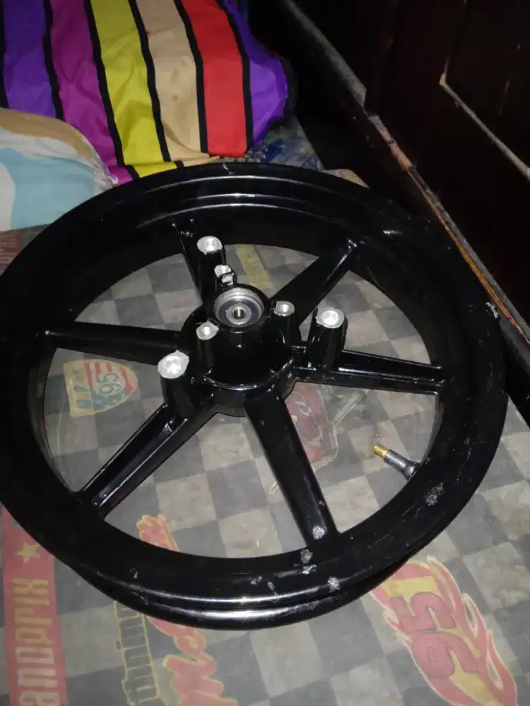 Velg belakang v rossy