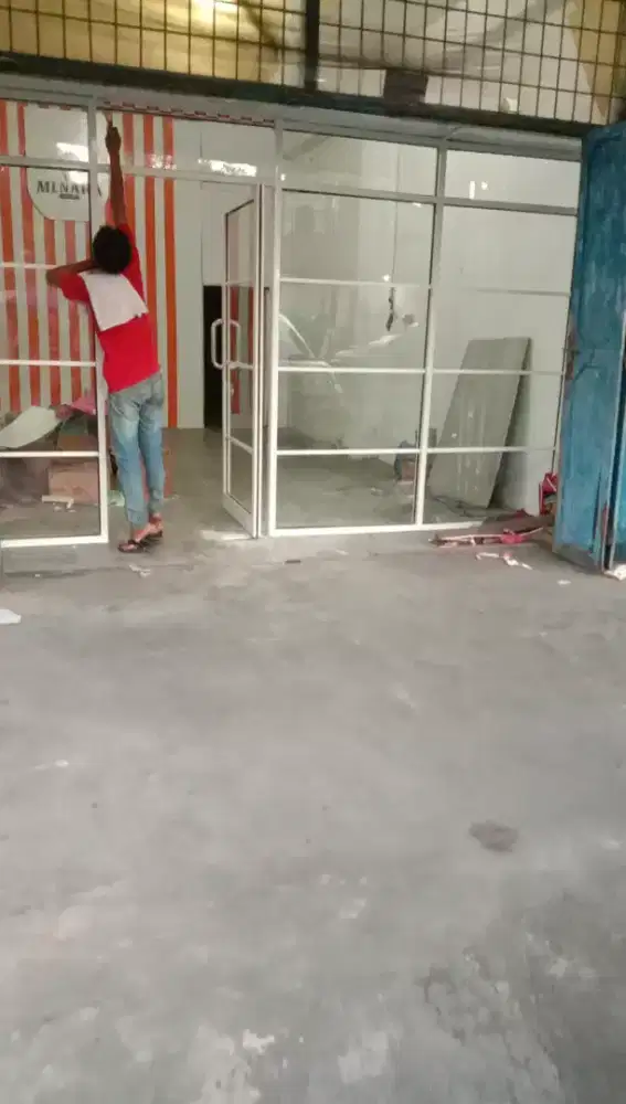 Pintu kaca sekat kaca
