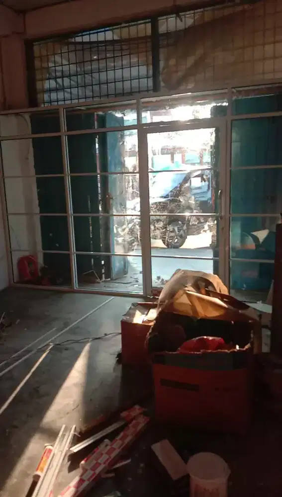 Pintu kaca sekat kaca