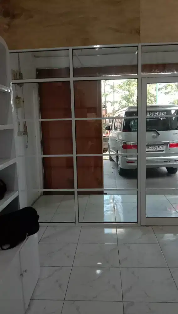 Pintu sekat partisi kaca