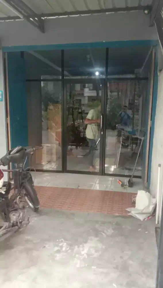 Pintu kaca sekat partisi kaca