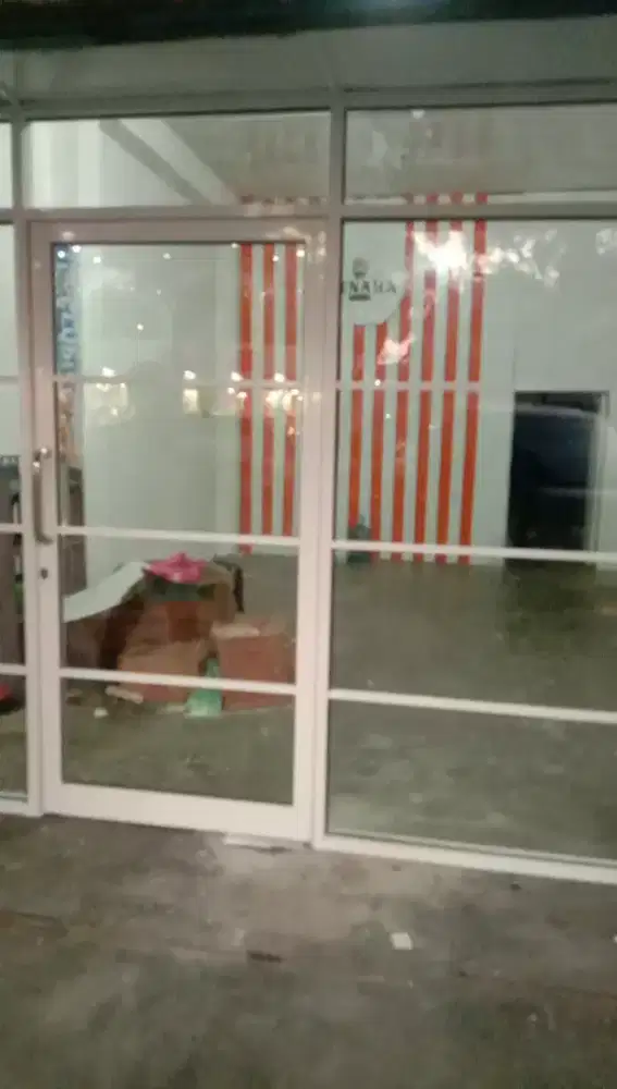 Pintu kaca sekat partisi kaca