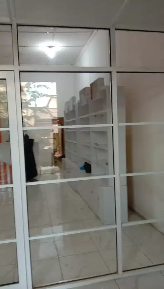 Pintu kaca sekat partisi kaca
