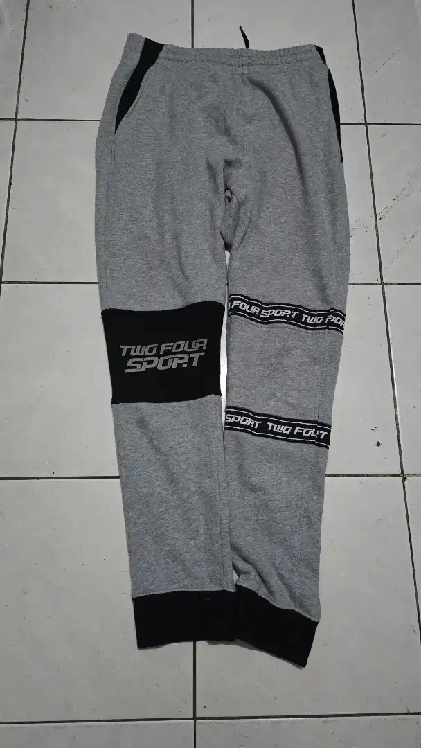 Jogger 24 karat limeted edition keren utk casual dan acara tertentu
