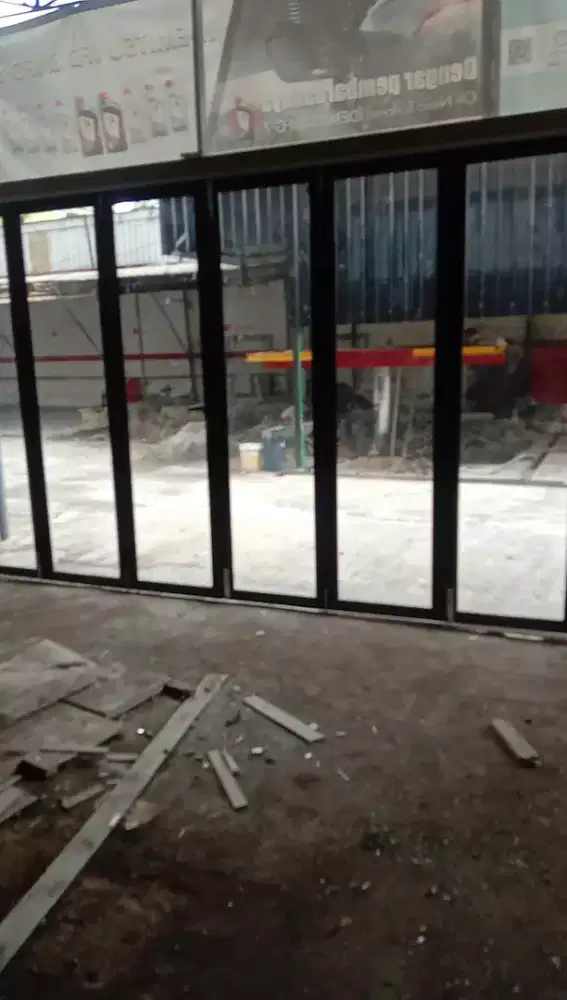 Pintu lipat aluminium kaca
