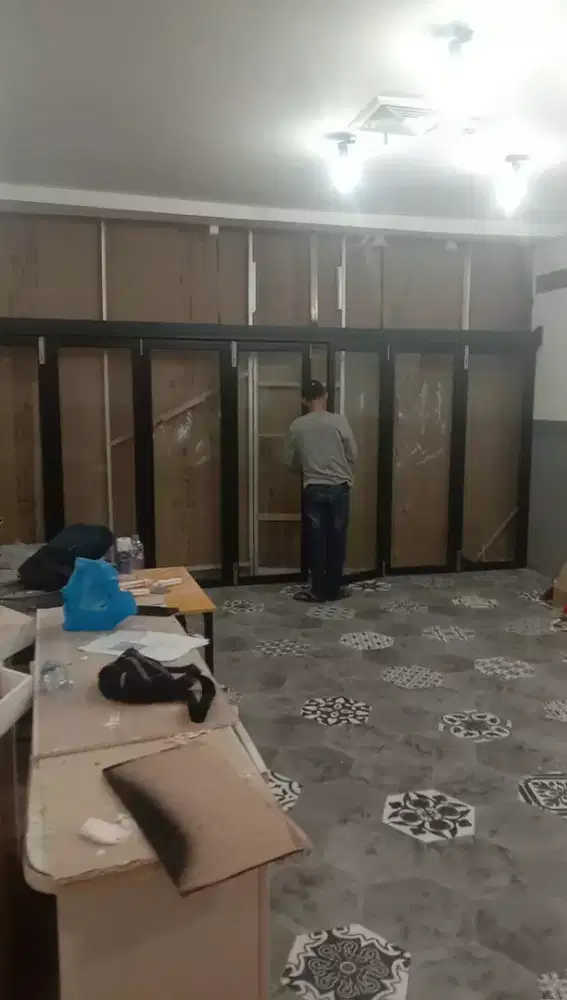Pintu lipat aluminium kaca