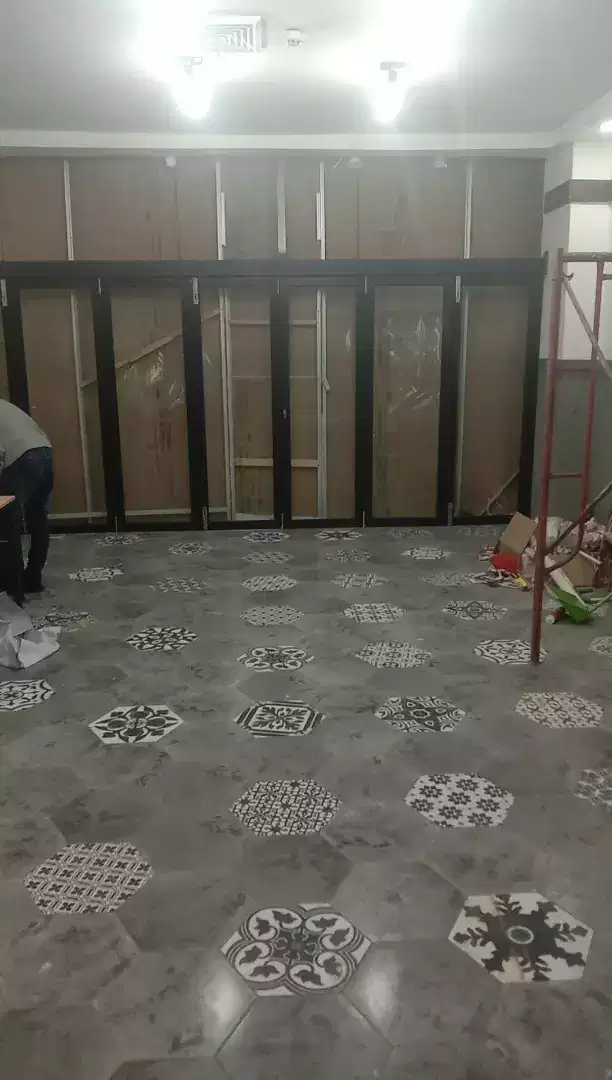 Pintu lipat aluminium kaca