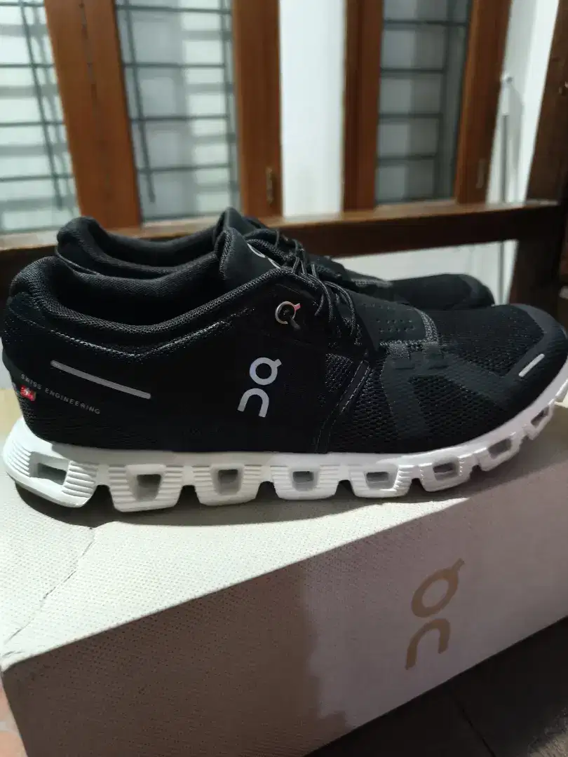 On Cloud 5 Preloved