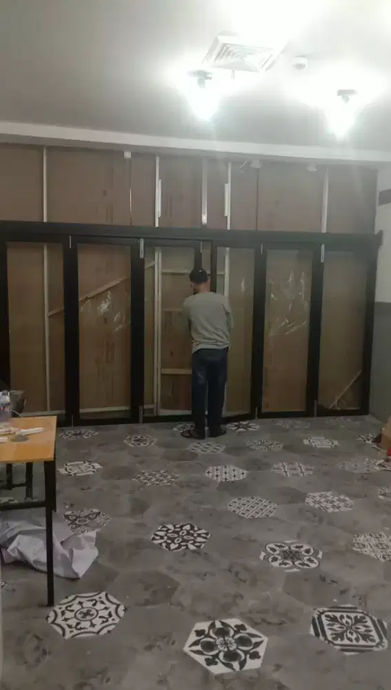 Pintu lipat aluminium kaca