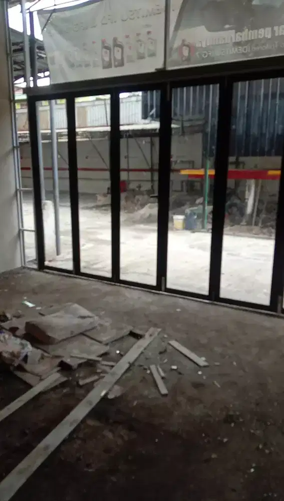 Pintu lipat aluminium kaca