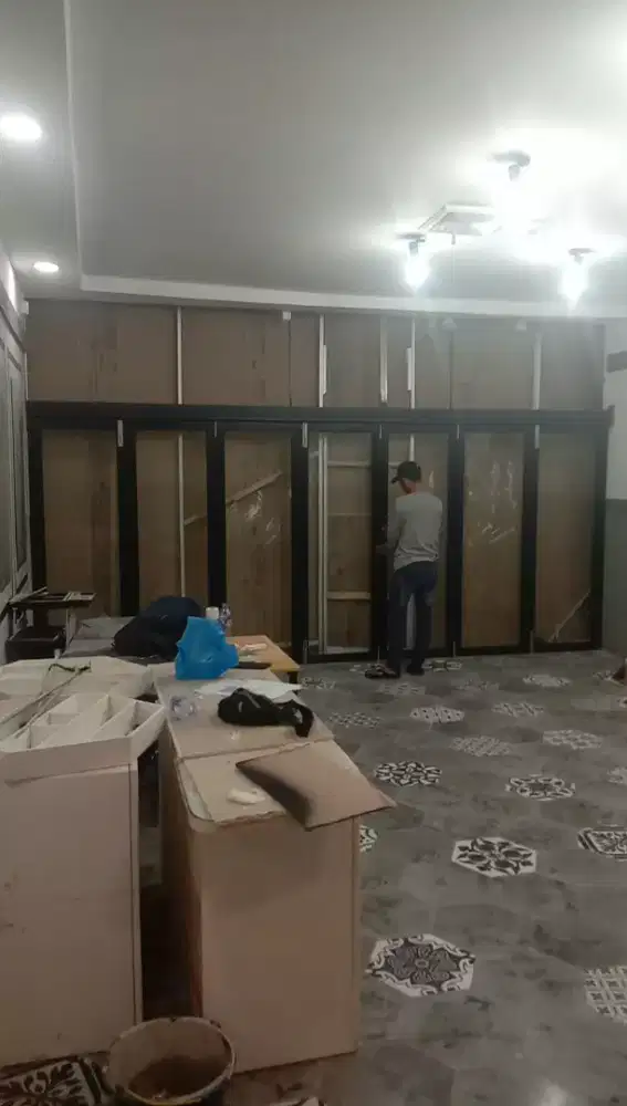 Pintu lipat aluminium kaca