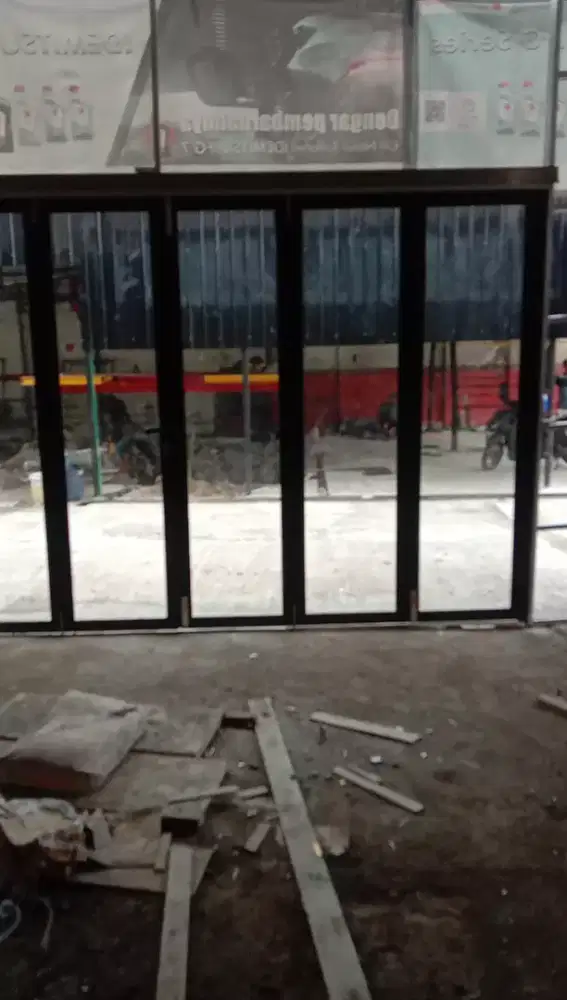 Pintu lipat aluminium kaca