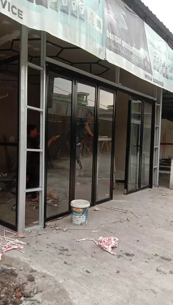 Pintu lipat aluminium kaca