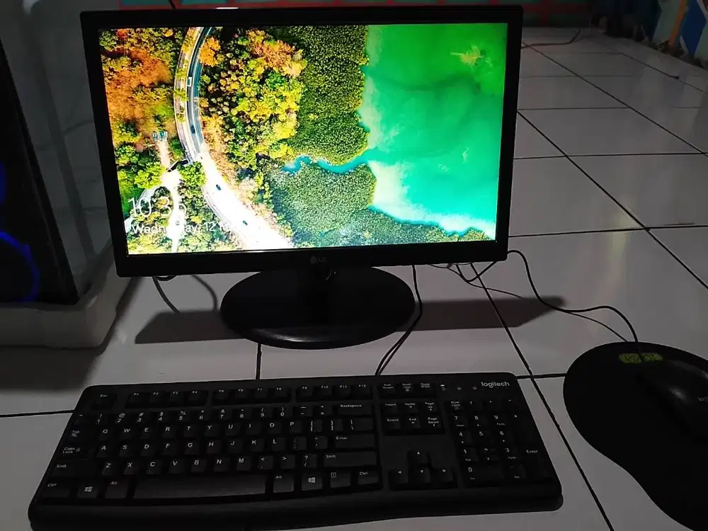 **Dijual 1 Set Komputer Siap Pakai - Kerja dan Sekolah