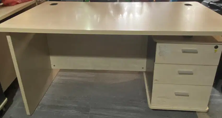 MEJA KANTOR “MALCA” GOOD CONDITION