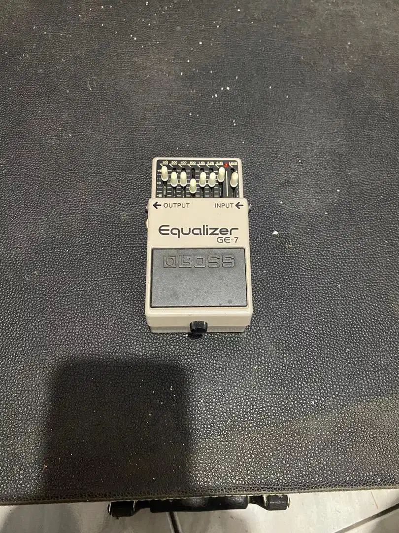 Efek BOSS equalizer GE7