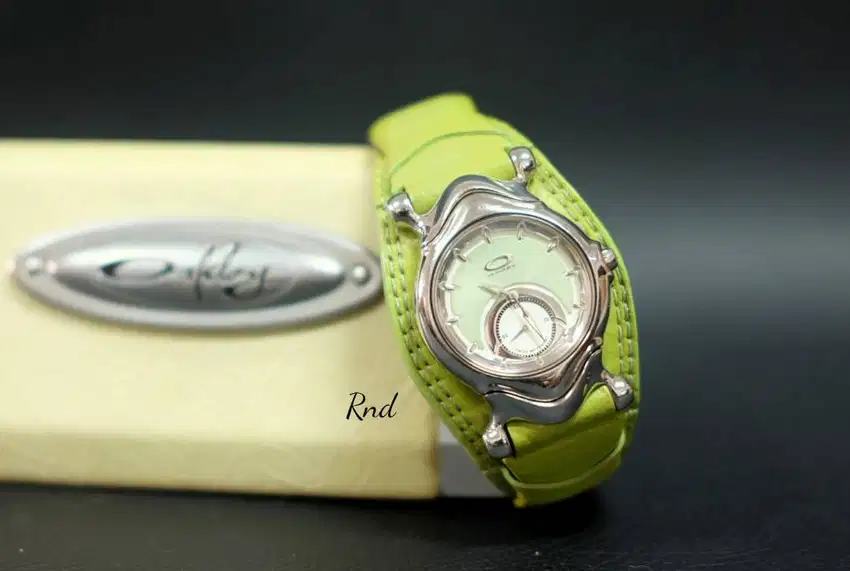 Jam tangan wanita Oakley seri Jury polished strap kulit green