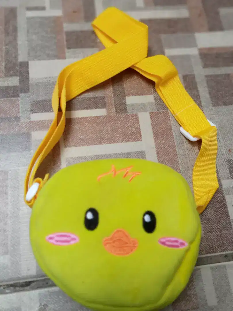 TAS SLEMPANG ANAK BEBEK KUNING BLUDRU HALUS