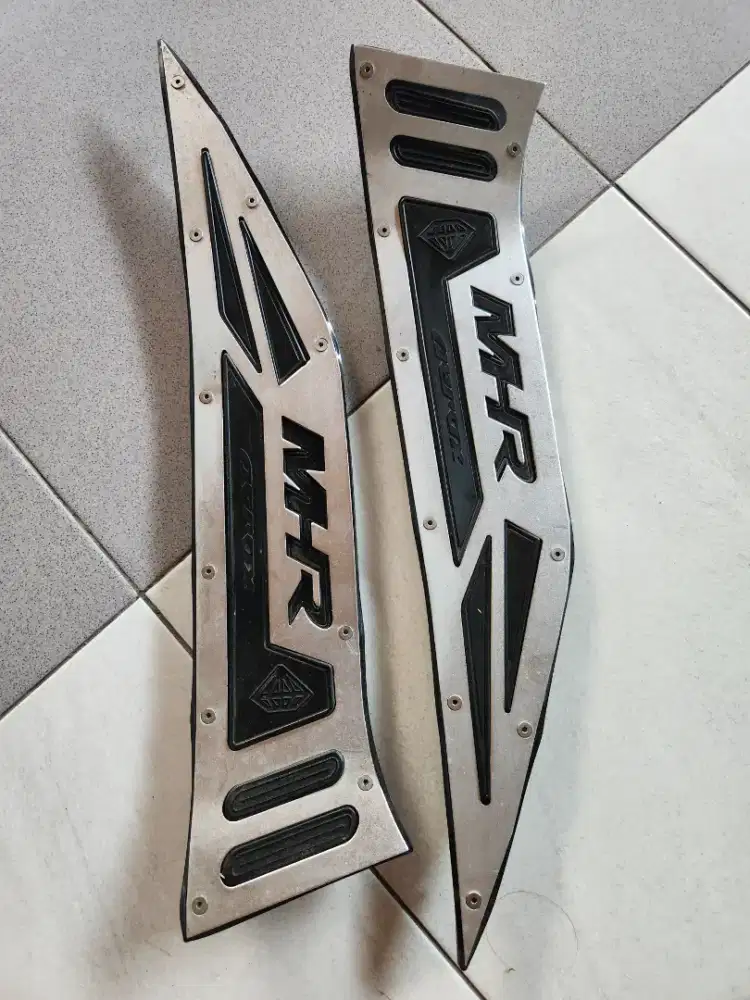 Bordes footrest aerox