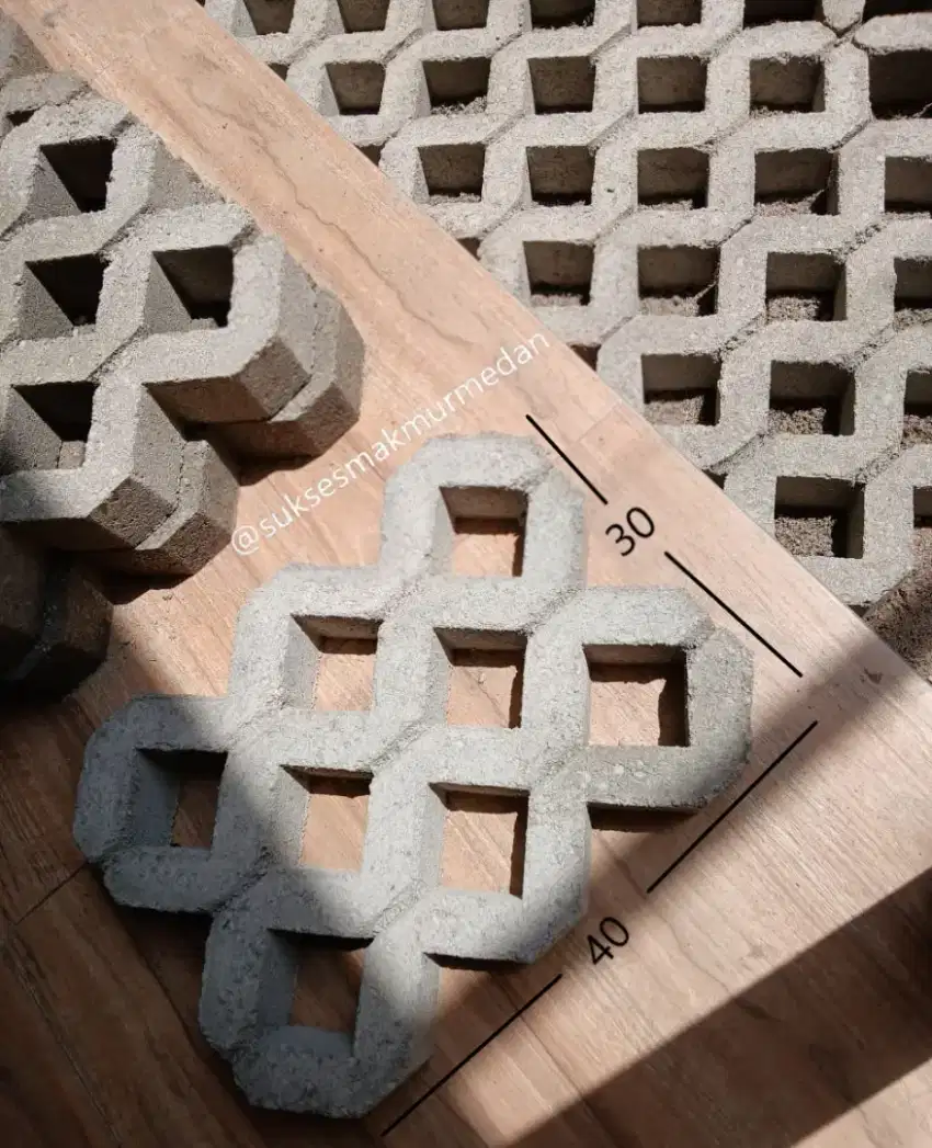 Grass Block Lubang 8