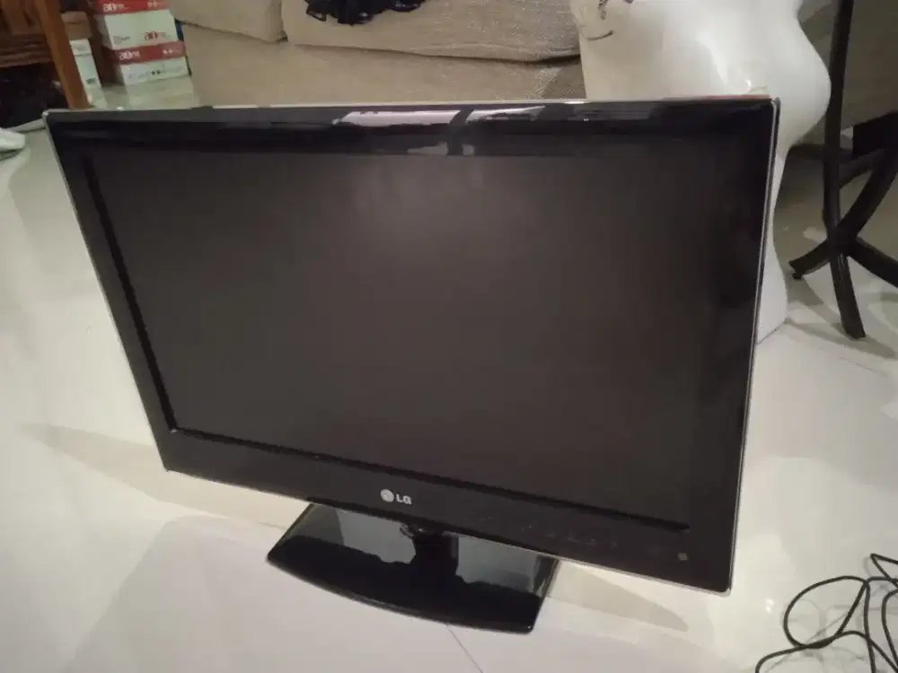 Dijual TV LG model 22LE5300, lengkap dg adaptor