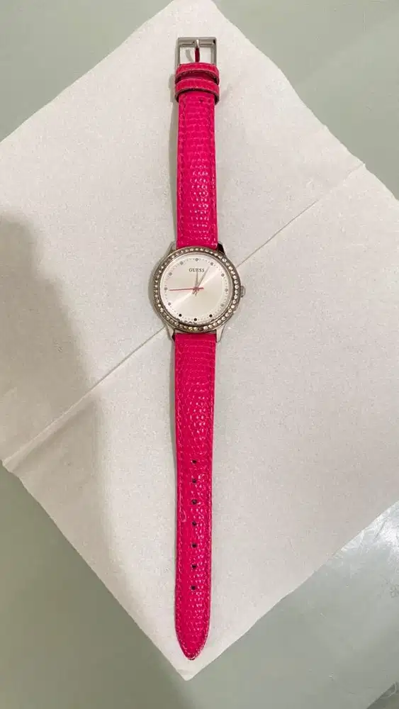Jam tangan wanita guess